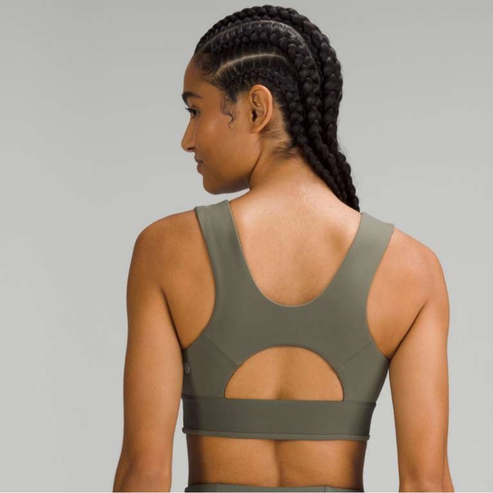 Everlux High-Neck Back-Keyhole Train Bra - Picture 2 of 11
